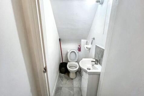 Flat 4A, 23 Burnt Ash Lane, Bromley, Kent, BR1 4DJ