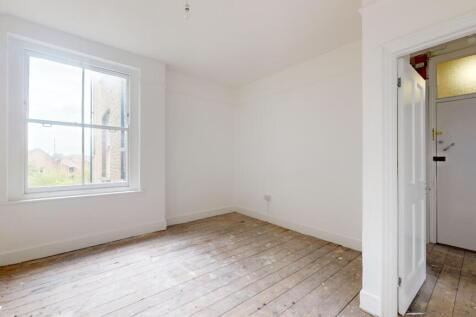 Flat 3, 28 Cathcart Hill, Tufnell Park, London, N19 5QN