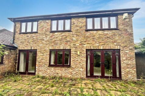 1 Deacon Place, Caterham, Surrey, CR3 5FN
