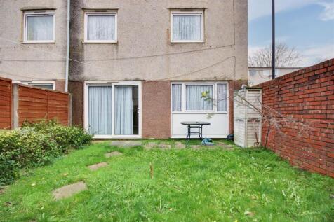 26 Hadrians Ride, Enfield, Middlesex, EN1 1DG