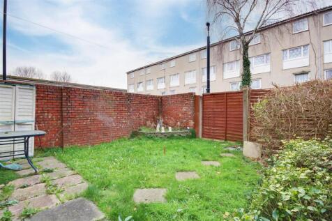 26 Hadrians Ride, Enfield, Middlesex, EN1 1DG