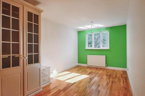 11 Fidler Place, Bushey, WD23 4UF