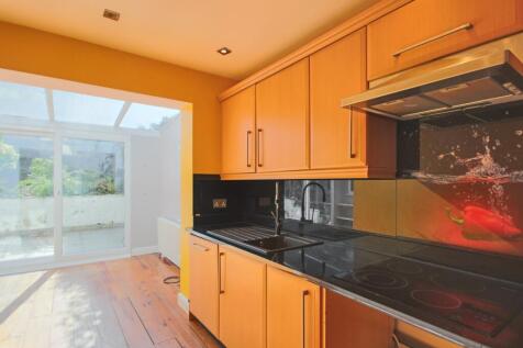 11 Fidler Place, Bushey, WD23 4UF