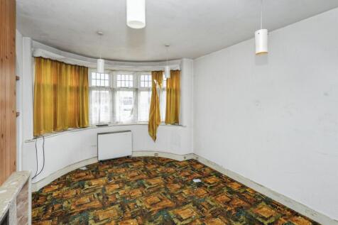 118 Linden Gardens, Enfield, Middlesex, EN1 4DX