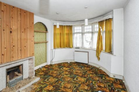 118 Linden Gardens, Enfield, Middlesex, EN1 4DX