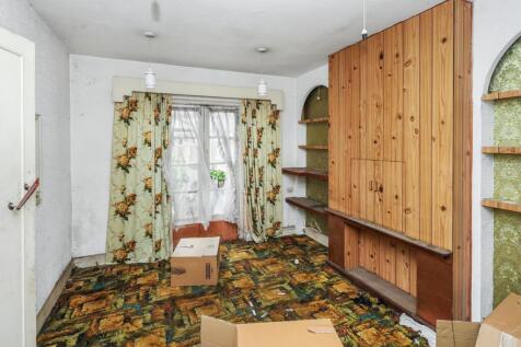 118 Linden Gardens, Enfield, Middlesex, EN1 4DX