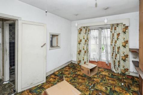 118 Linden Gardens, Enfield, Middlesex, EN1 4DX