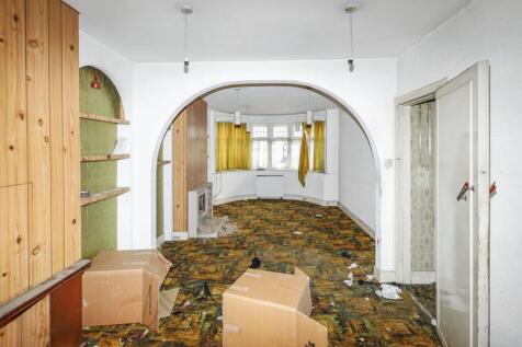 118 Linden Gardens, Enfield, Middlesex, EN1 4DX
