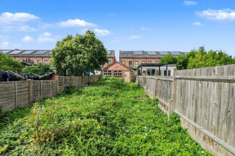 118 Linden Gardens, Enfield, Middlesex, EN1 4DX