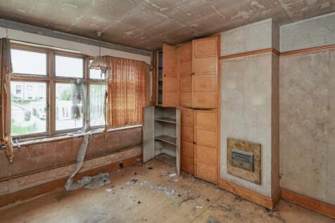 118 Linden Gardens, Enfield, Middlesex, EN1 4DX