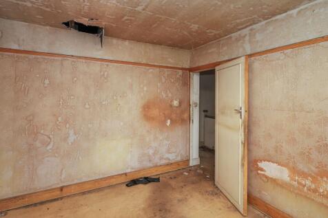 118 Linden Gardens, Enfield, Middlesex, EN1 4DX