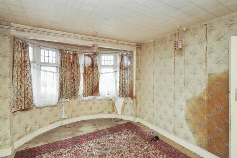 118 Linden Gardens, Enfield, Middlesex, EN1 4DX