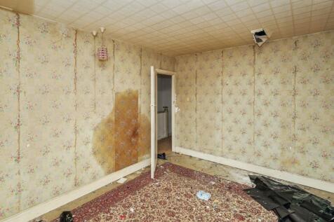 118 Linden Gardens, Enfield, Middlesex, EN1 4DX