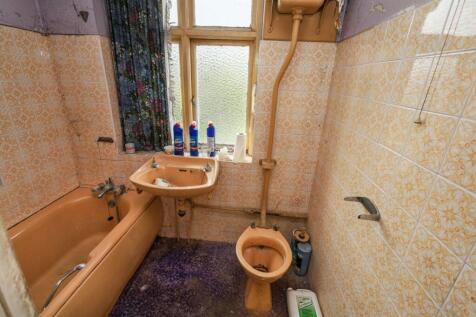 118 Linden Gardens, Enfield, Middlesex, EN1 4DX