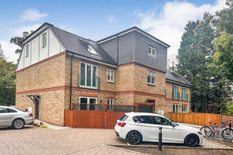 16 Fairway Heights, Minley Road, Fleet, Hants, GU51 2RB