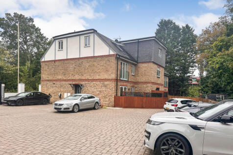 16 Fairway Heights, Minley Road, Fleet, Hants, GU51 2RB