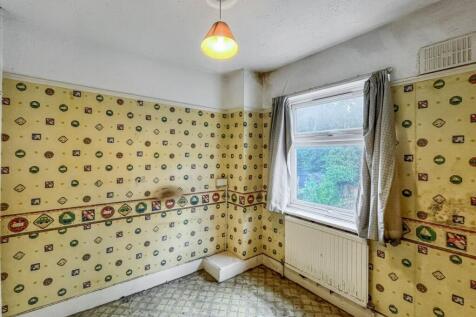 82 Hamilton Avenue, Sutton, Surrey, SM3 9RL