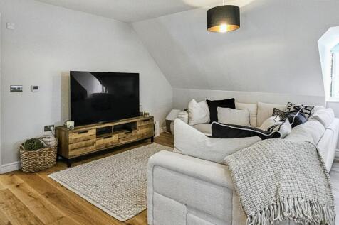 16 Fairway Heights, Minley Road, Fleet, Hants, GU51 2RB