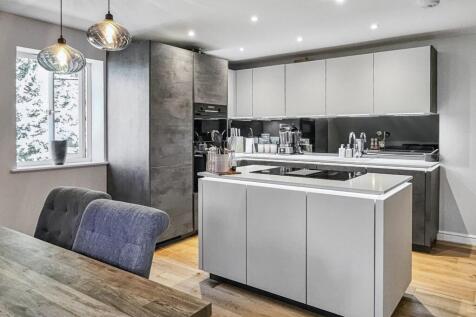 16 Fairway Heights, Minley Road, Fleet, Hants, GU51 2RB