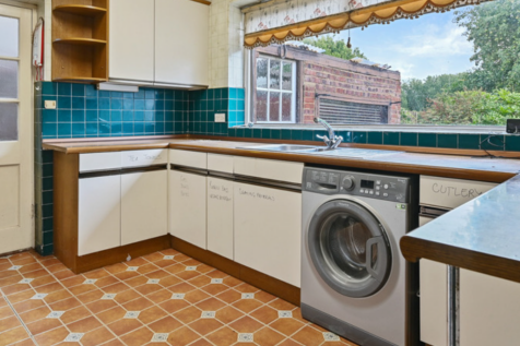 115 Newberries Avenue, Radlett, Hertfordshire WD7 7EN
