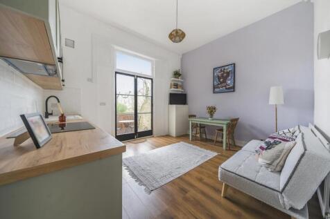 Flat B, 102 Breakspears Road, London SE4 1UD