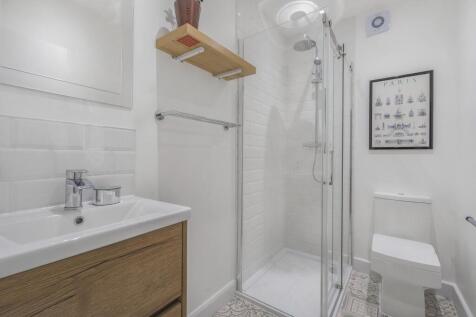 Flat B, 102 Breakspears Road, London SE4 1UD