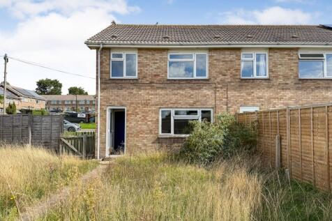 9 Solent Gardens, Freshwater, Isle of Wight, PO40 9PN