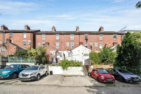 9B Farningham Road, Caterham, CR3 6LL