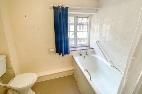 2 George Yard, High Street, Burford, Oxfordshire, OX18 4QN