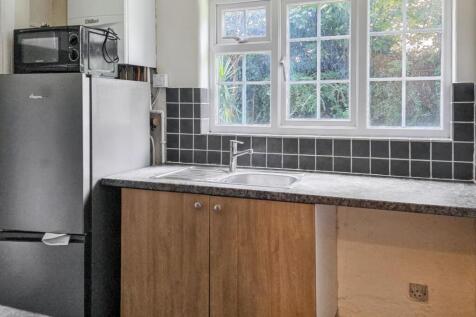 2 Lynton Court, Horn Lane, London W3 6PN