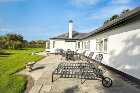 Chellows Gate, Chellows Lane, Crowhurst, Lingfield, Surrey RH7 6LU