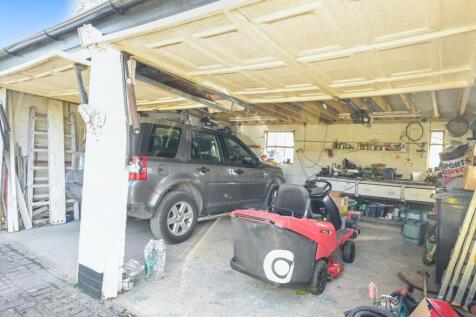 Chellows Gate, Chellows Lane, Crowhurst, Lingfield, Surrey RH7 6LU