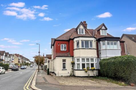 Flat 4, Canterbury Court, 44 Ailsa Road, Westcliff on Sea, SS0 8BL