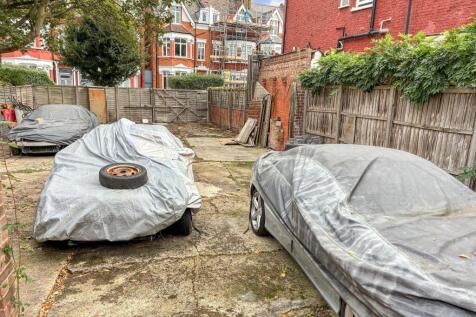 20 Hovden Road, Cricklewood, London NW2 3XD