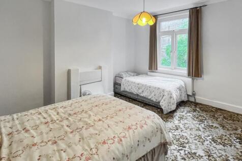 19 Whitburn Road, Lewisham, London, SE13 7UQ