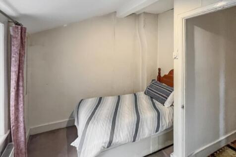 19 Whitburn Road, Lewisham, London, SE13 7UQ