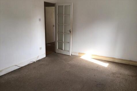 Flat 10 Wyvern House, Bridge Road, Grays, Essex, RM17 6RS