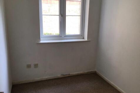 Flat 10 Wyvern House, Bridge Road, Grays, Essex, RM17 6RS