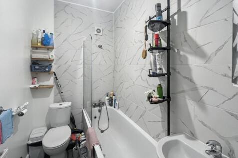 Flat 3, 52 Gleneagle Road, Streatham, London, SW16 6AF