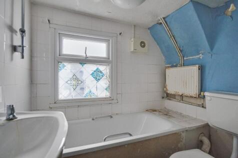 196 High Road, Tottenham, London, N15 4NP