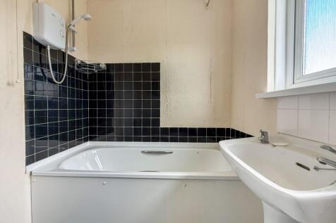 9 Solent Gardens, Freshwater, Isle of Wight, PO40 9PN