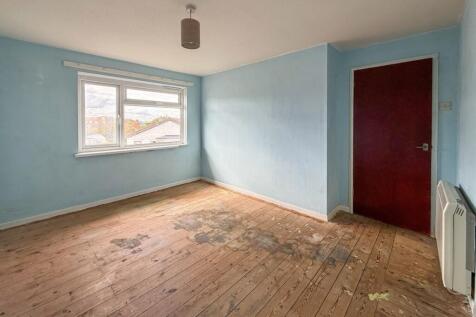 9 Solent Gardens, Freshwater, Isle of Wight, PO40 9PN