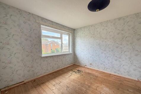 9 Solent Gardens, Freshwater, Isle of Wight, PO40 9PN