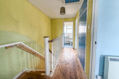 9 Solent Gardens, Freshwater, Isle of Wight, PO40 9PN