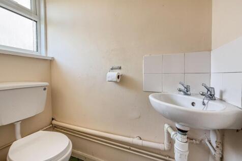 9 Solent Gardens, Freshwater, Isle of Wight, PO40 9PN