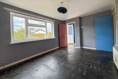 9 Solent Gardens, Freshwater, Isle of Wight, PO40 9PN