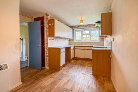 9 Solent Gardens, Freshwater, Isle of Wight, PO40 9PN