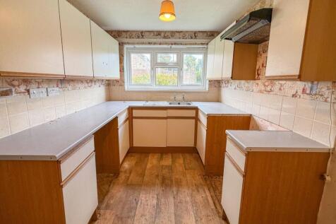 9 Solent Gardens, Freshwater, Isle of Wight, PO40 9PN