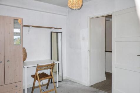 12 Grasmere Court, Verdun Road, Barnes, London SW13 9AU