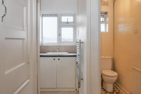 12 Grasmere Court, Verdun Road, Barnes, London SW13 9AU